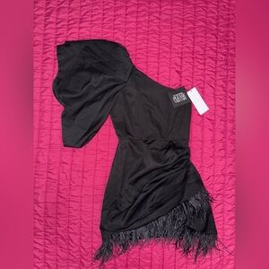 NWT CLUB‎ L LONDON ASYMETRICAL VOLUME DRAPED FEATHER MINI DRESS SIZE US 4